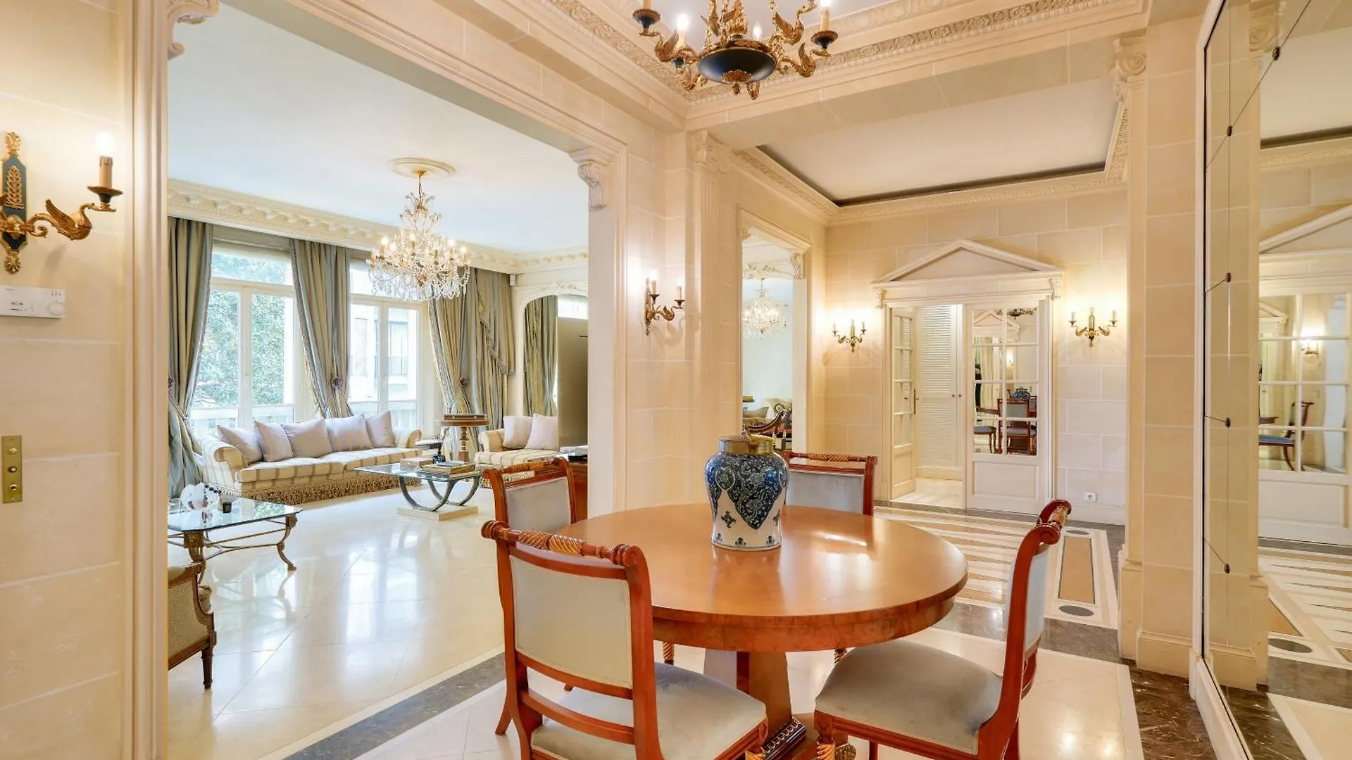 Royal Montaigne باريس