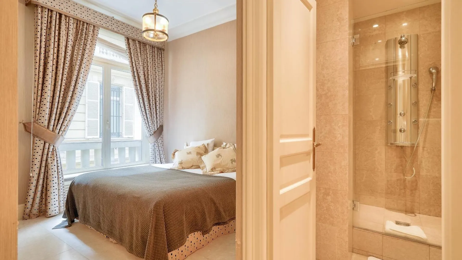 Royal Montaigne Apartment Paris