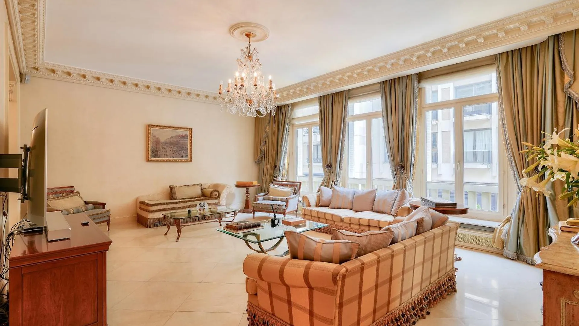 Royal Montaigne Paris