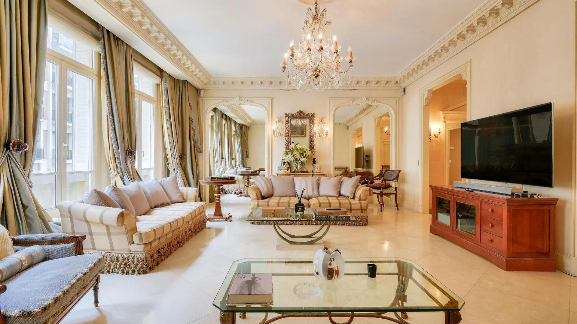Royal Montaigne * Paris
