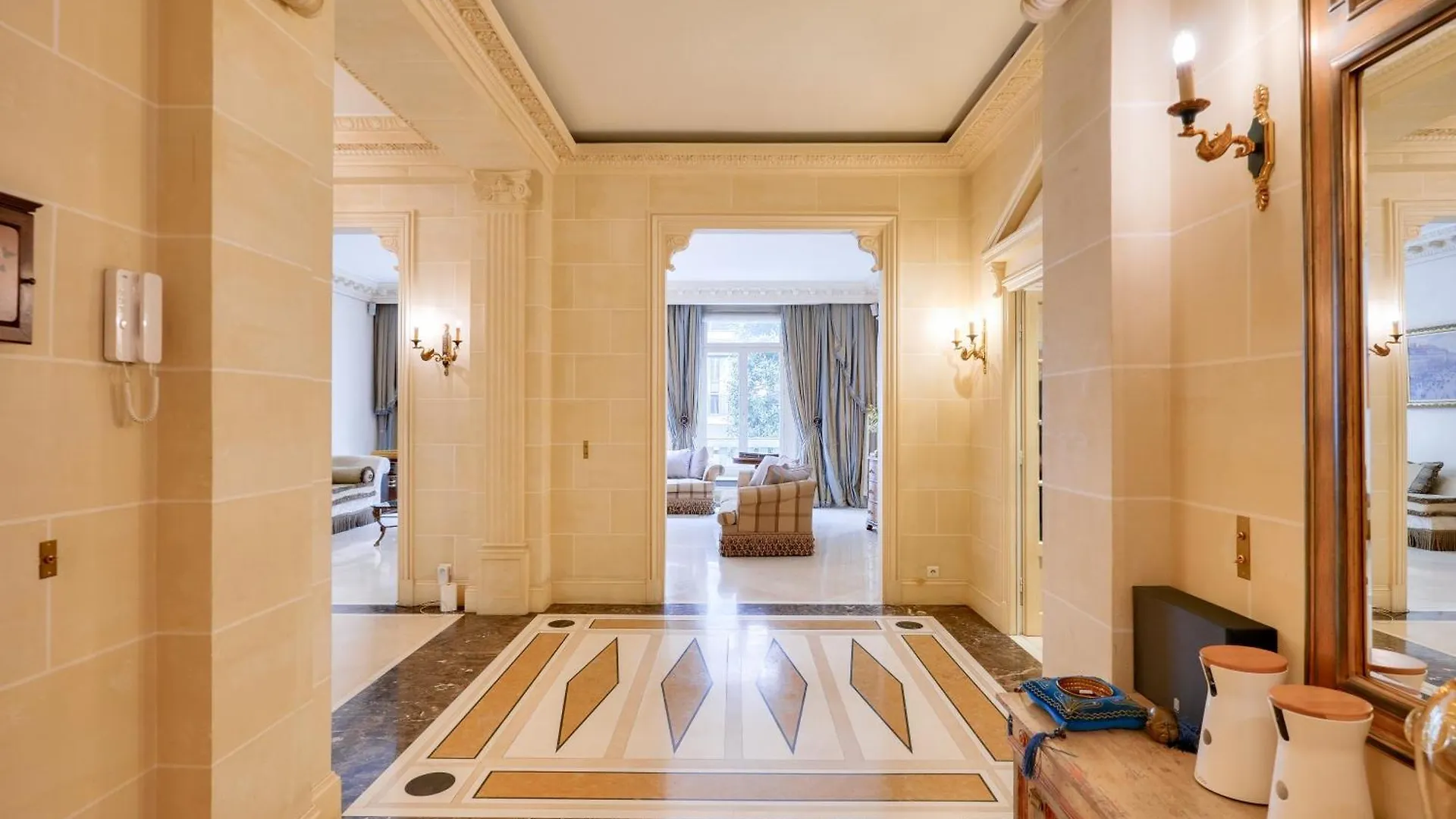 Apartment Royal Montaigne