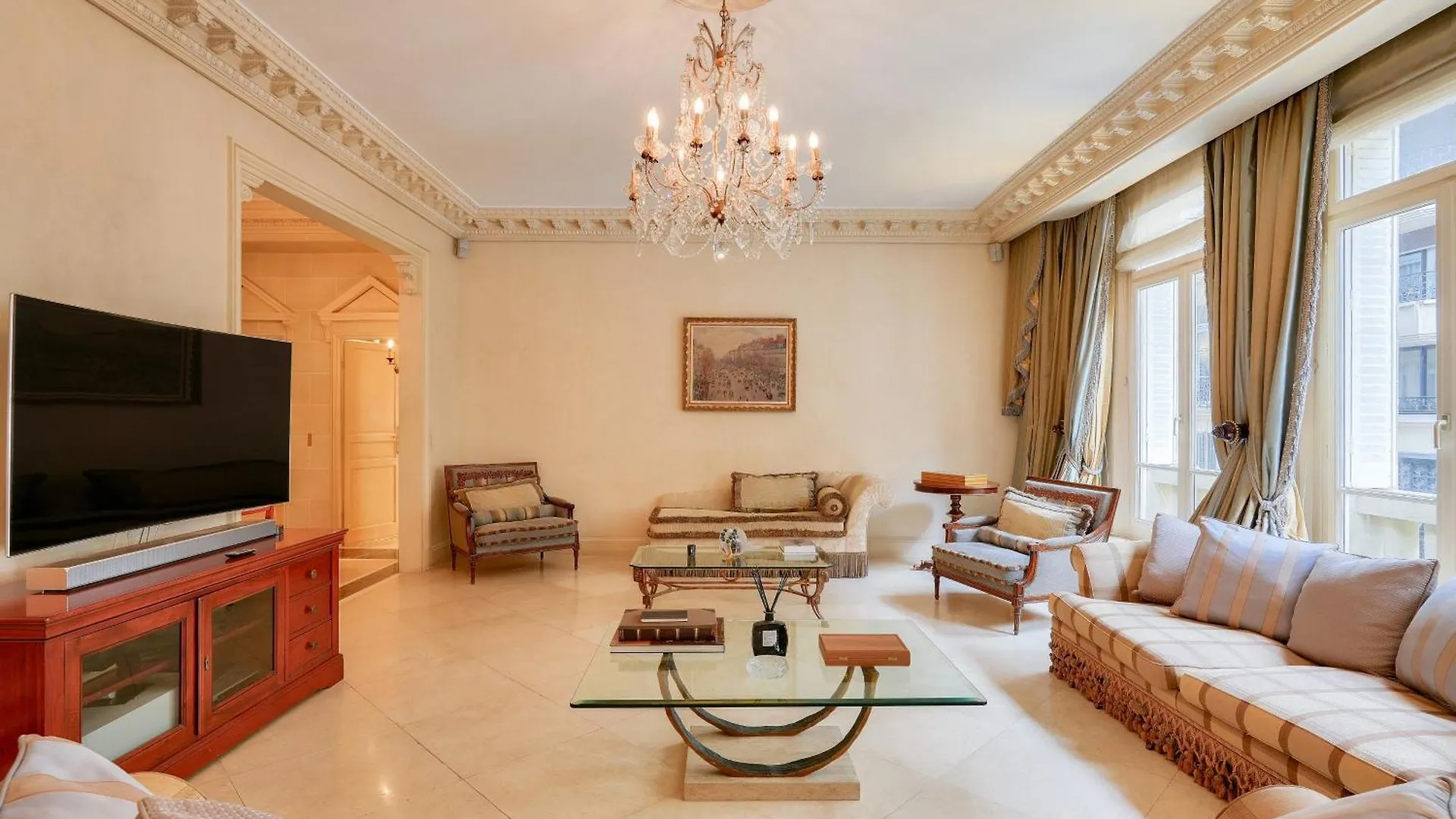 شقة Royal Montaigne باريس