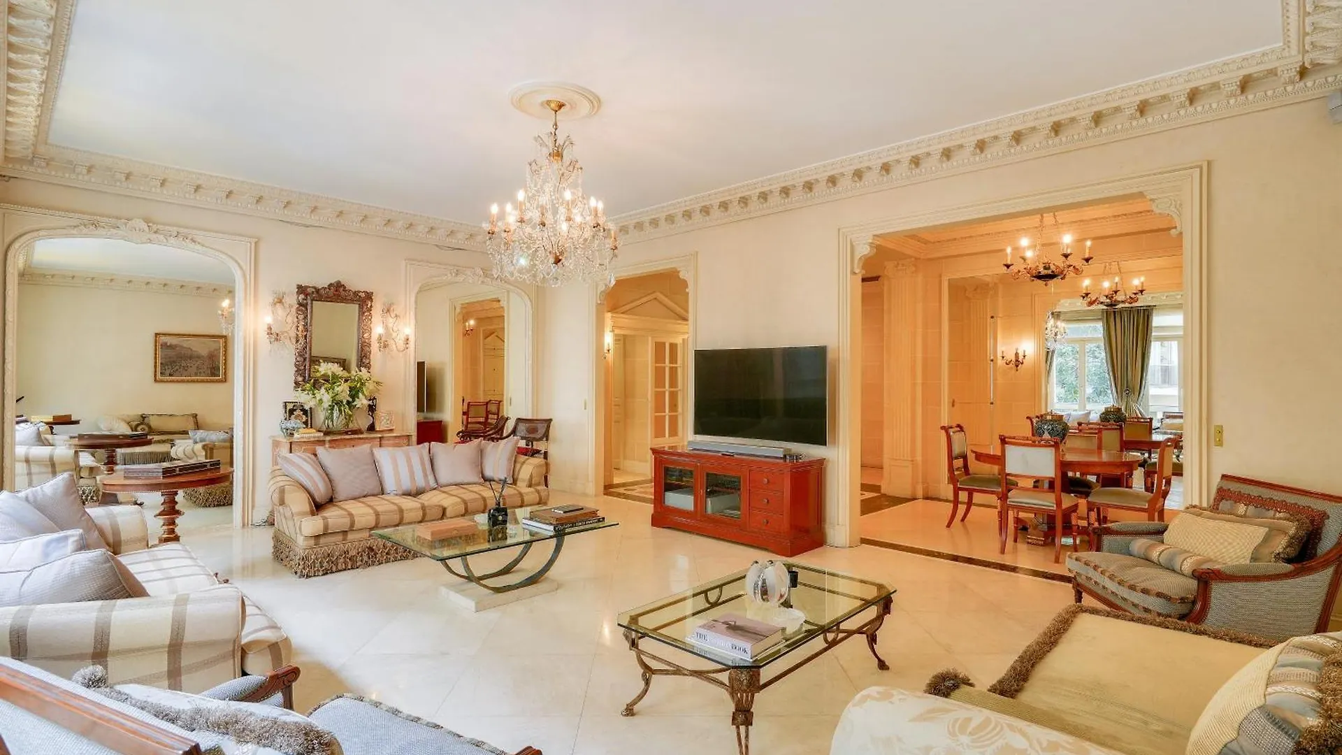 Royal Montaigne شقة