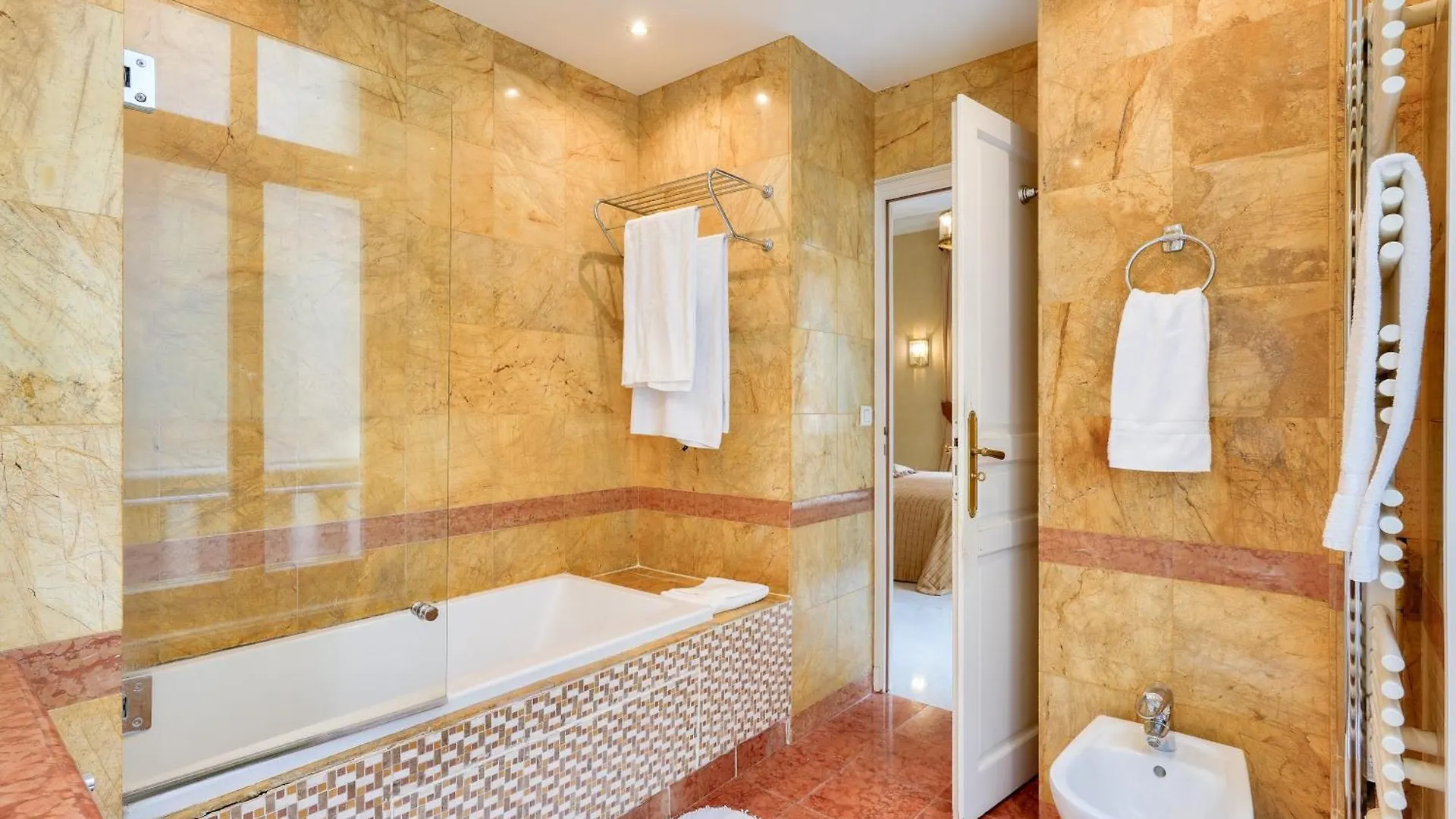 Apartment Royal Montaigne