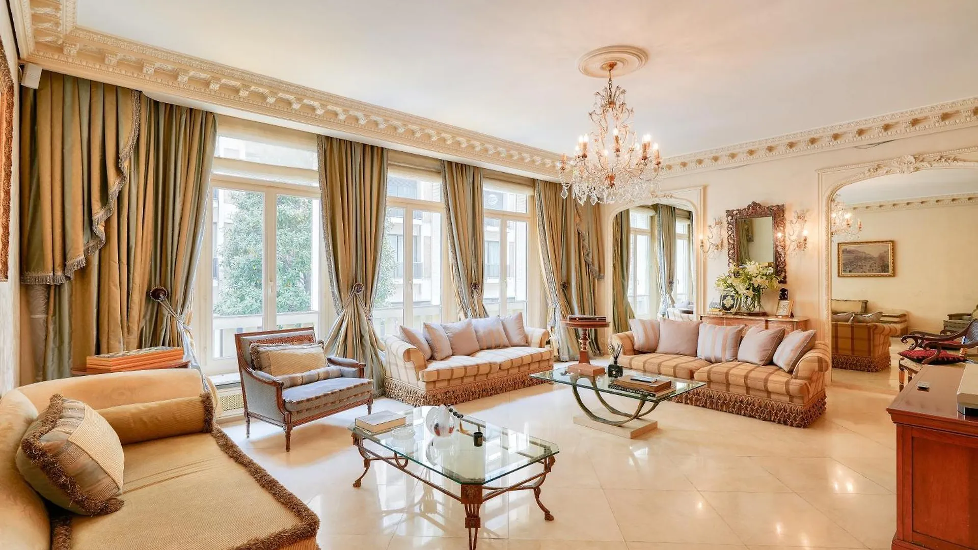 Royal Montaigne باريس
