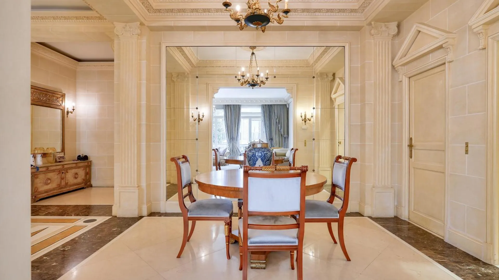 Royal Montaigne Apartment *